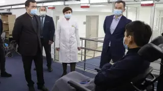 Инвалидам первой группы оплатят услуги сопровождающих в Караганде