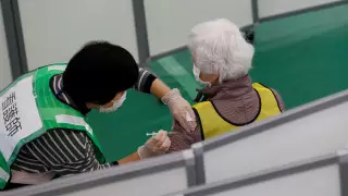 173 миллиона тенге выплатят в случае смерти добровольца от вакцины против COVID-19 в Японии