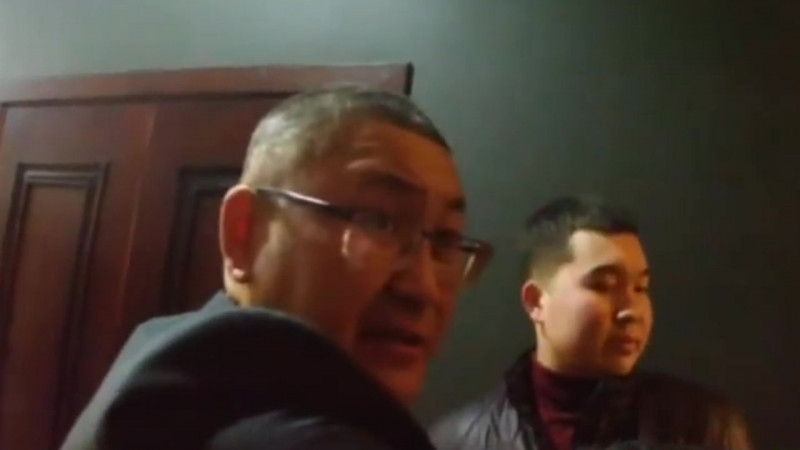 Судью из скандального видео накажут в Караганде 