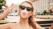 Врач развеяла популярные мифы о жвачке