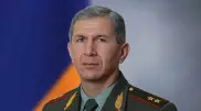 Пашинян уволил главу генштаба после его требования об отставке