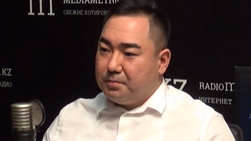 Булат Сугурбаев. Кадр из видео:Радио Медиаметрикс Казахстан