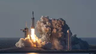 SpaceX отменила запуск Falcon 9 за полторы минуты до старта