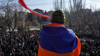 Противники Пашиняна ворвались в здание правительства