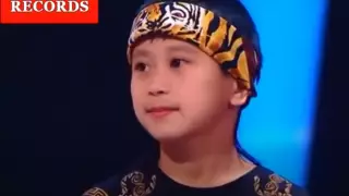 Подражающий Брюсу Ли юный кыргызстанец установил мировой рекорд на шоу Первого канала