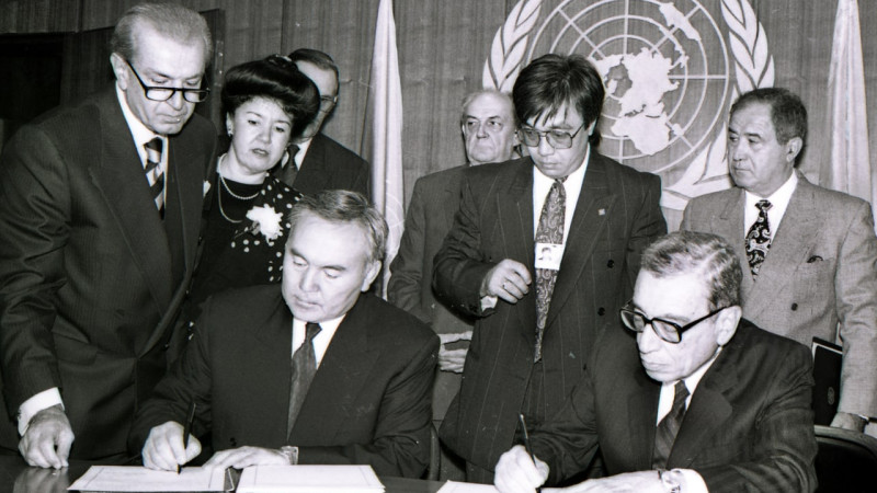 Источник: Facebook AkordaPress / Нурсултан Назарбаев и генеральный секретарь ООН Бутрос Бутрос-Гали в ходе двусторонней встречи в рамках работы 47-й Генеральной Ассамблеи ООН, 1992 год