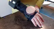 Создана перчатка, помогающая людям с болезнью Паркинсона