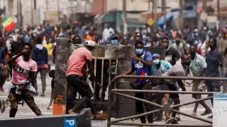Поджоги, драки и убийства. Протесты проходят в Сенегале
