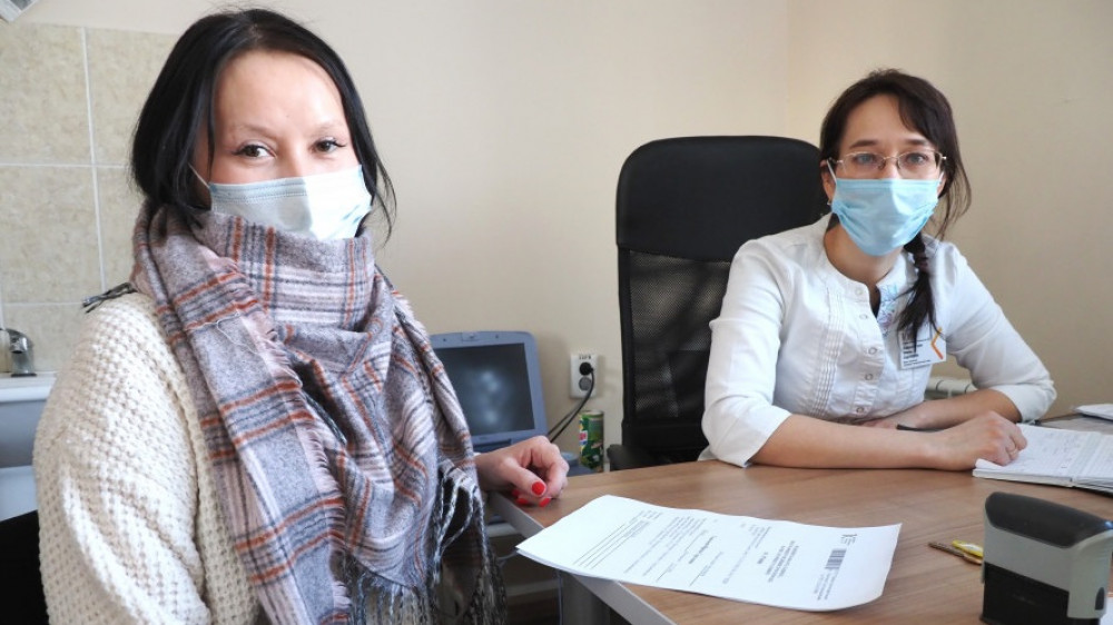 Пациентка Ирина и Ольга Амельчугова, врач-терапевт. Фото:medgorod.ru