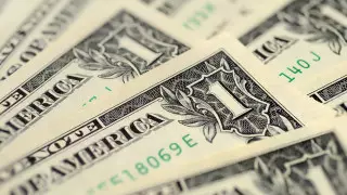 Курс доллара поднялся выше 420 тенге