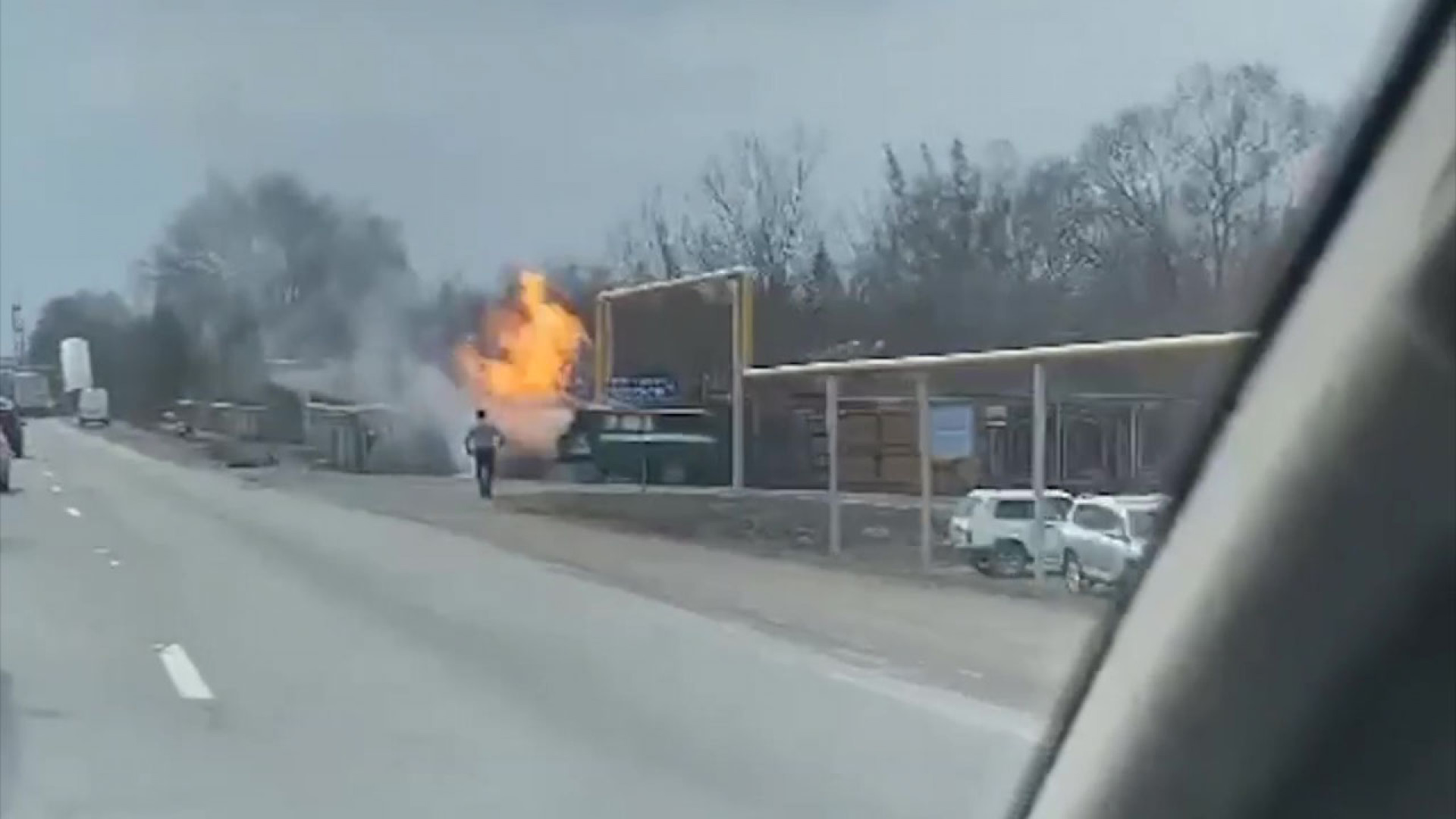 Авто загорелось из-за утечки газа в Алматинской области: 10 марта 2021  16:50 - новости на Tengrinews.kz