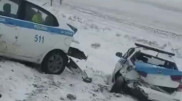 Водитель BMW протаранил две полицейские машины в Туркестанской области