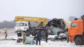 Спецтехника и работа с обломками. Как выглядит место крушения Ан-26 под Алматы