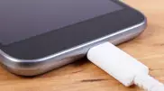 Перечислены опасные ошибки при зарядке смартфона