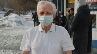 79-летний житель Усть-Каменогорска 30 лет ходит зимой в летней одежде
