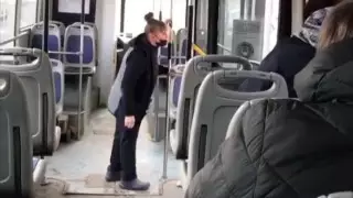 Кондуктора автобуса наказали за драку с пассажиркой в Павлодаре
