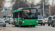 Как картошка в мешке: алматинцы жалуются на забитые автобусы