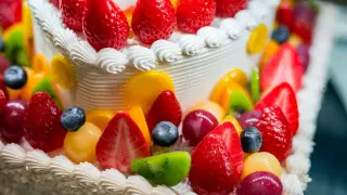 Как побороть тягу к сладкому, рассказала диетолог