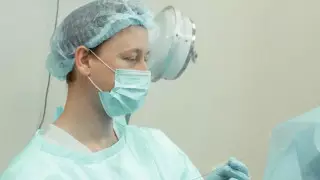 Врач заразился коронавирусом после вакцинации в Алматы