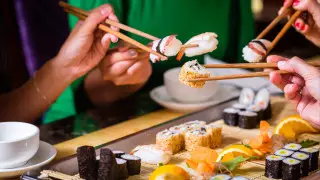 Бесплатные суши в Тайване мотивировали тысячи людей поменять имя на Лосось