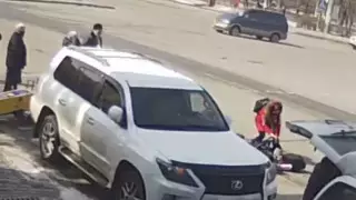 Как чувствует себя малыш, сбитый курьером в Алматы