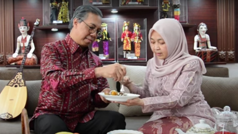 Посол Индонезии с супругой. Кадр из видео