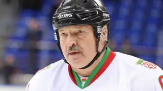 Сын Лукашенко нарвался на первый штраф за "грязную игру" в хоккей