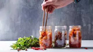 Известная корейская закуска снижает риск осложнений при COVID-19 - ученые