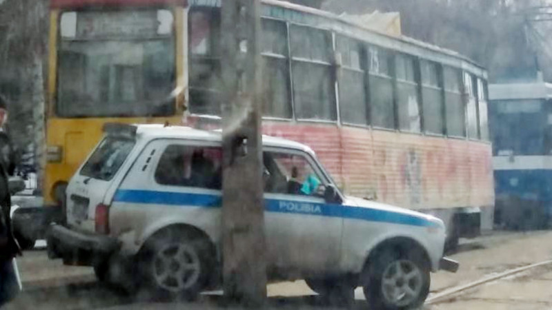 Полицейский на авто врезался в трамвай в Усть-Каменогорске