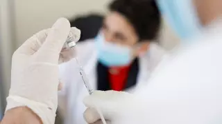 Можно ли заболеть коронавирусом после вакцинации? Отвечают врачи