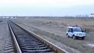 "Ты не рожаешь мальчика". Женщина бросилась под поезд с тремя дочерьми