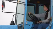 Студентка-тракторист прославилась в Туркестанской области