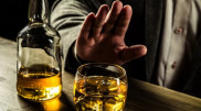 Почему "Спутник V" плохо помогает любителям выпить - ученый