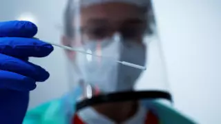 Фейк о риске травм мозга у детей при ПЦР-тестировании распространяют в Сети