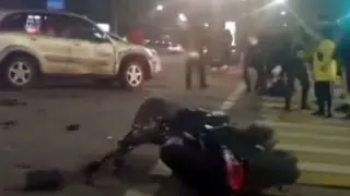 Курьер на мопеде столкнулся с Toyota в Алматы