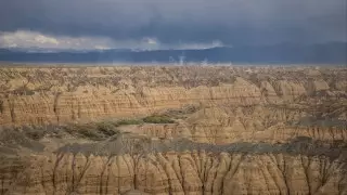 Туристов удивил появившийся перед Лунным каньоном в Кегене забор