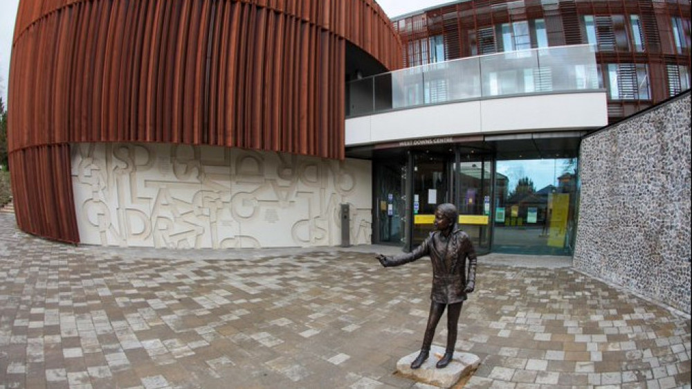 Памятник Грете Тунберг установили в Великобритании