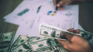 Курс доллара продолжает расти