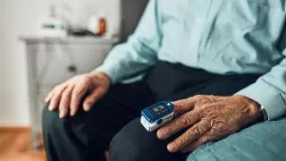 "Лечите дома": астанчанин пожаловался на отказ в госпитализации тяжелобольного отца