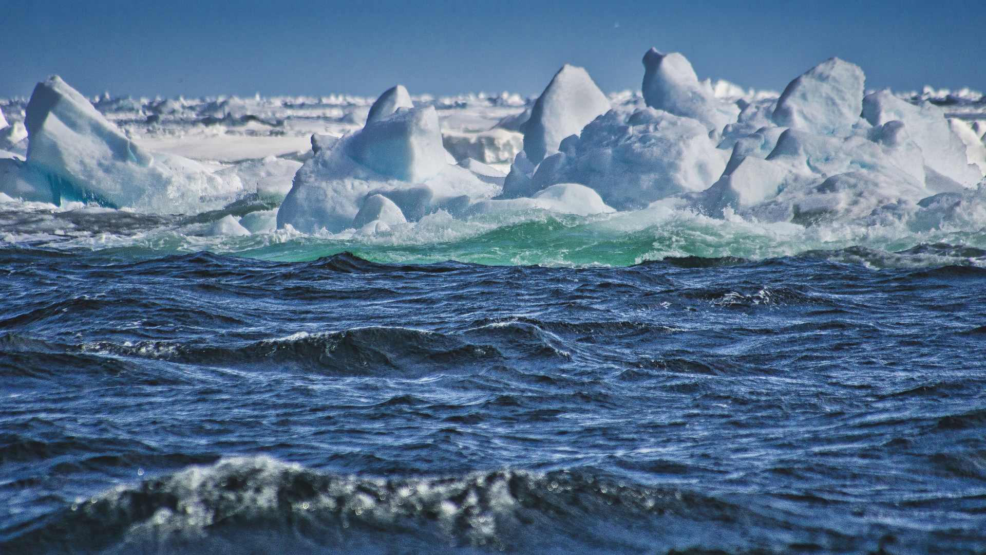 Океан северные широты. Q75 Ice Sea.