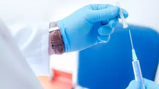 Что нужно знать о вакцинации от COVID-19 - отвечает доктор медицины