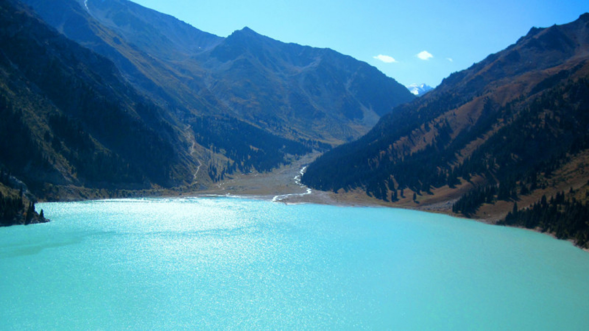 Большое Алматинское озеро туристы