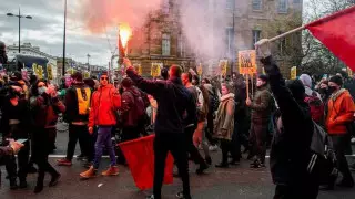 Более 100 человек задержали на протестах в Лондоне