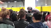 Толпу после смягчения карантина сняли на видео в одном из ТРЦ Алматы
