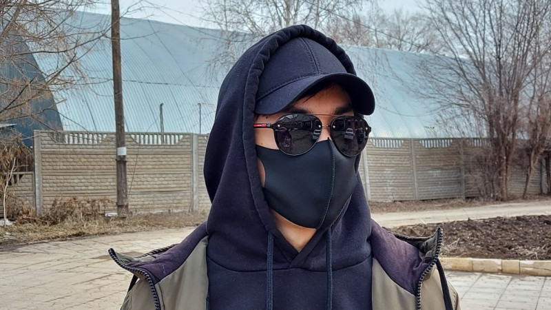 Загадочный человек в маске помогает нуждающимся в Уральске: 05 апреля 2021,  18:10 - новости на Tengrinews.kz