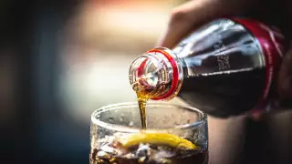 Обнаружены неожиданные последствия употребления сладких напитков