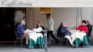 Французских министров засняли за ужином в ресторане в разгар карантина - СМИ