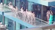 Участников "голой фотосессии" депортируют из Дубая