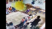 Тащит за волосы: видео с воспитателем из Атырауской области попало в Сеть