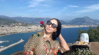 "Тойға айналды". Қарақат Әбілдина Түркияда туған күнін дүркіретіп атап өтті